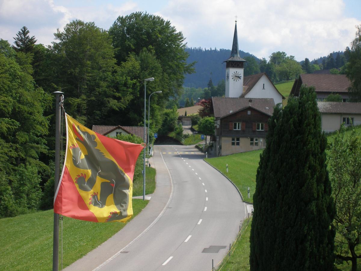 ホテル ガストホフ レッスリ Wyssachen エクステリア 写真